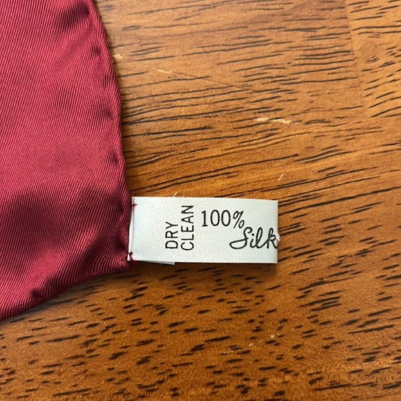 FREE W/ PURCHASE 100% Silk Pocket Squares - Maroon & Pink - Picture 2 of 2